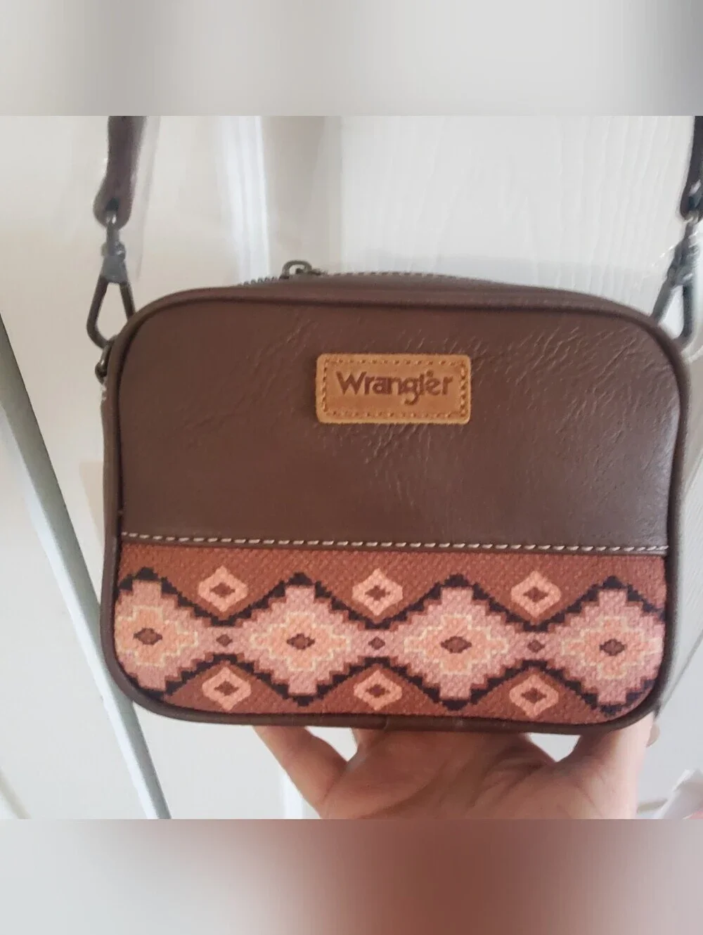 WRANGLER NWT CROSSBODY GUITAR STRAP. BROWN PEACH . BAG